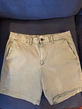 Men's Casual Olive Chino Shorts | GAP | 33 Waist | 7” Inseam